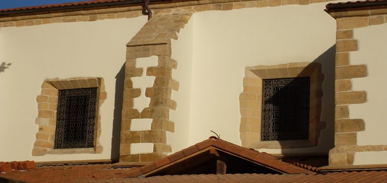Iglesia Getxo detalle fachada lateral