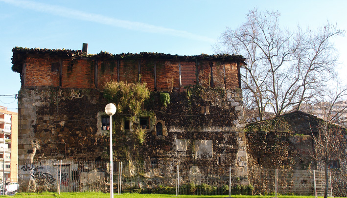 Torre Urizar imagen antes de consolidacion